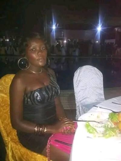 Christy 30 ans Bacongo  Congo