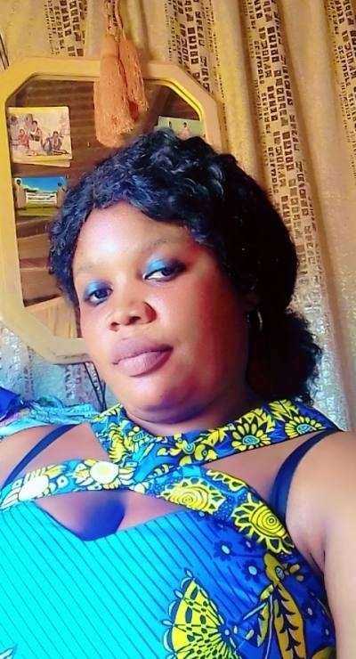 Cecile 32 Jahre Yaoundé  Cameroun