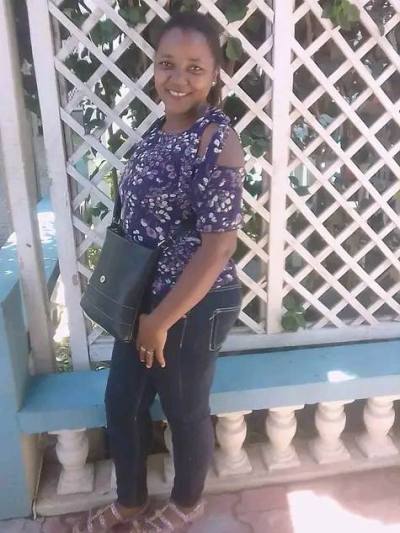 Ella 32 ans Tamatave Madagascar