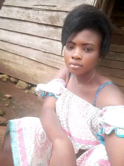 Laura 26 ans Baganté  Cameroun