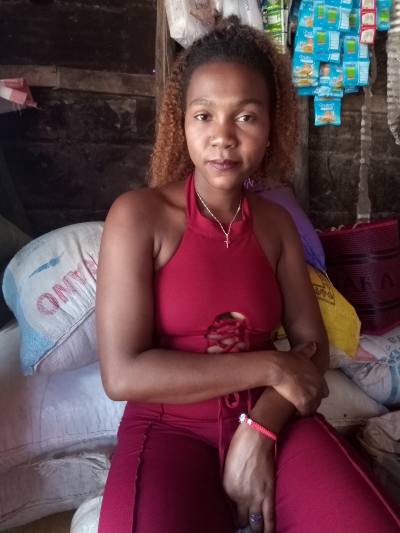 Olisca 22 ans Fenerive Est Madagascar