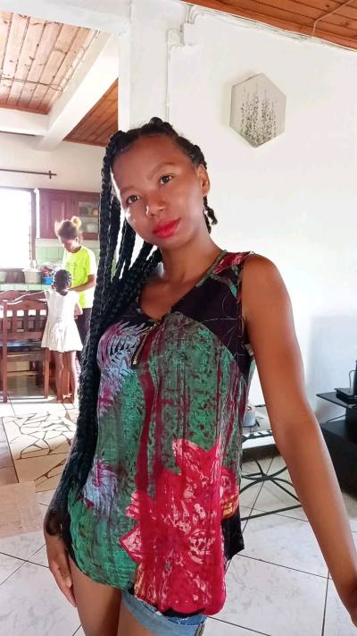 Genevieve 23 Jahre Nosy Be Madagaskar