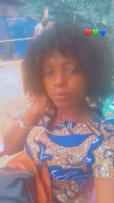 Astride 27 ans Douala  Cameroun