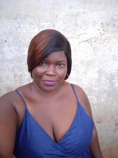 Marie 39 Jahre Yaoundé Kamerun