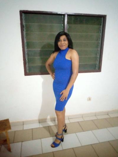 Carina 34 Jahre Yaoundé  Cameroun