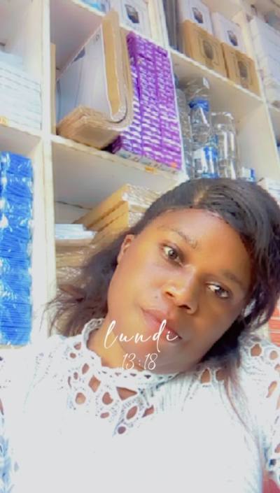 Christine 34 Jahre Yaoundé  Kamerun