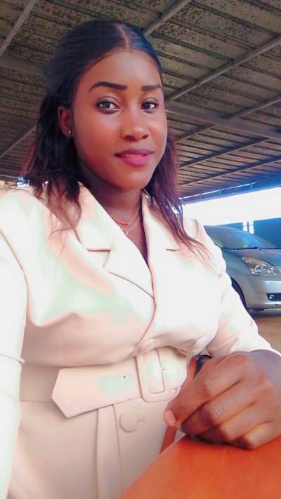 Paulette 29 Jahre Yaoundé Kamerun