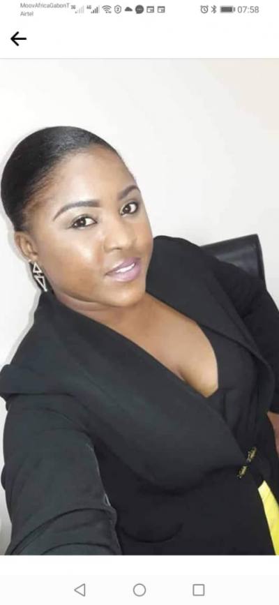 Estelle  35 ans Libreville  Gabon