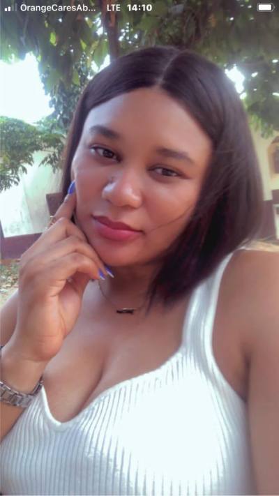 Annie 32 Jahre Douala Kamerun