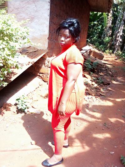 Marie 39 Jahre Bafoussam  Kamerun