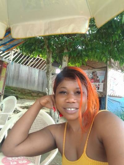 Flore 35 ans Yaoundé Cameroun