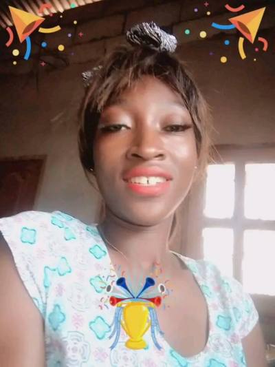 Gabrielle 27 Jahre Yaoundé  Kamerun