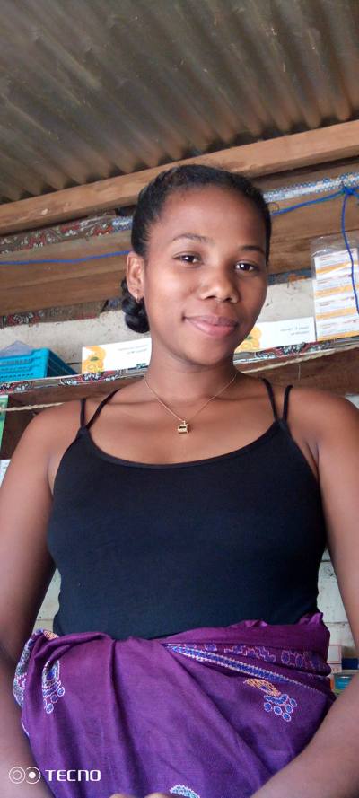 Grinette 26 ans Manakara  Madagascar