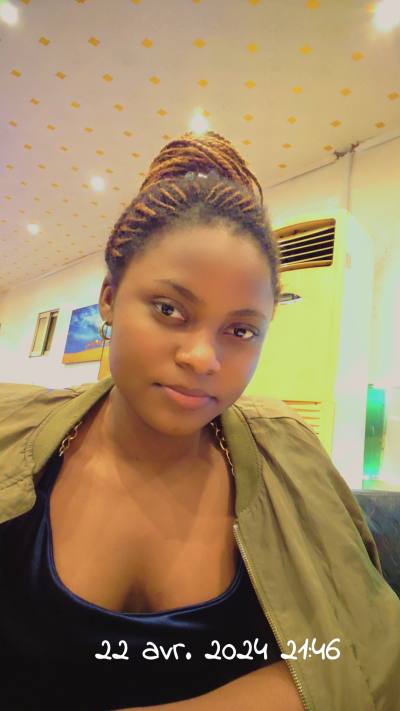 Olivia 20 ans Catholique  Cameroun