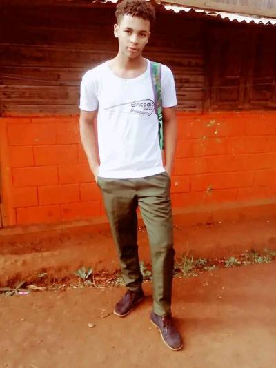 Sylvio 19 ans Urbaines  Madagascar