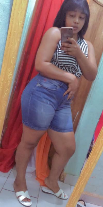 Gaelle 25 ans Yaounde Cameroun