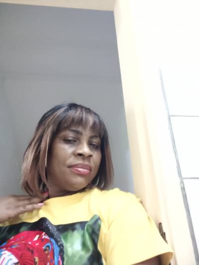 Lyly 49 ans Libreville Gabon