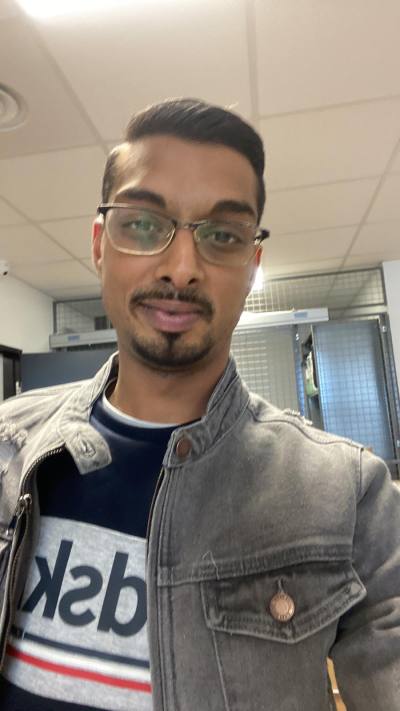 Vikram 32 ans Bordeaux France