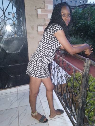 Emmanuelle 32 Jahre Nkolafamba Cameroun