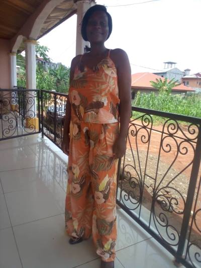 Claudia 33 ans Centre Cameroun