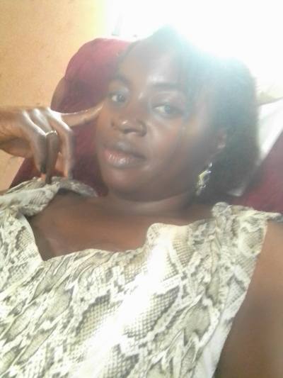 Marie therese 28 ans Yaoundé 4 Cameroun