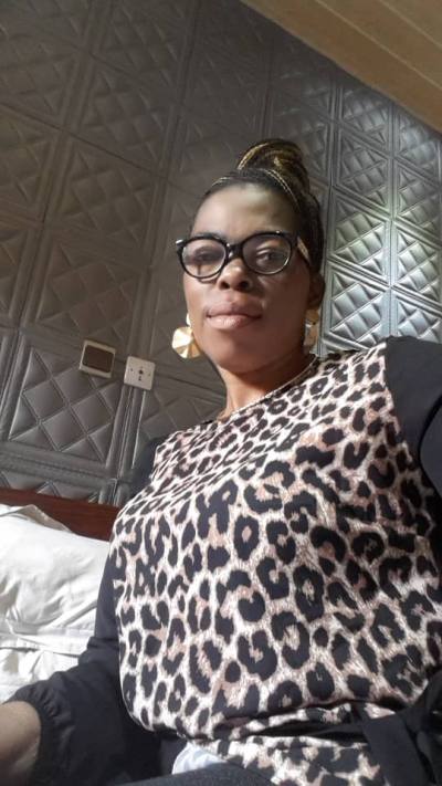 Nathalie 48 ans Yaoundé V Cameroun