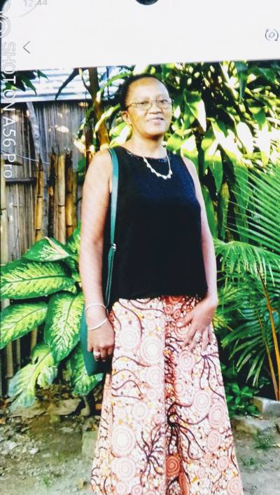 Claudette 57 ans Ambanja Madagascar