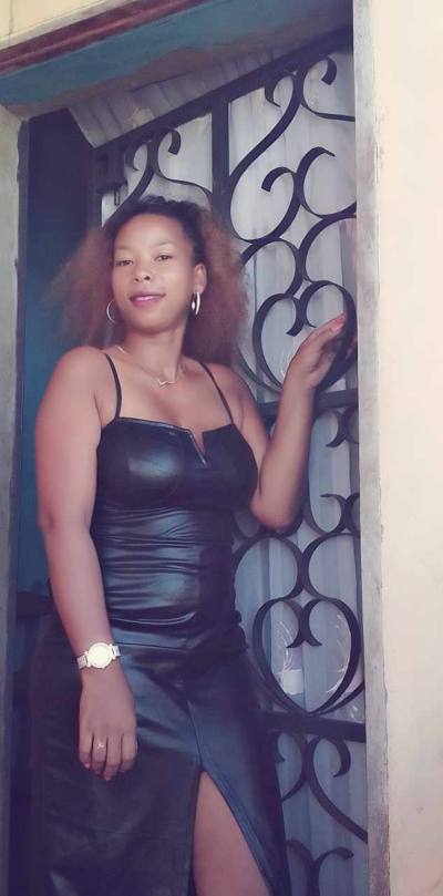 Olivia 32 ans Sambava  Madagascar