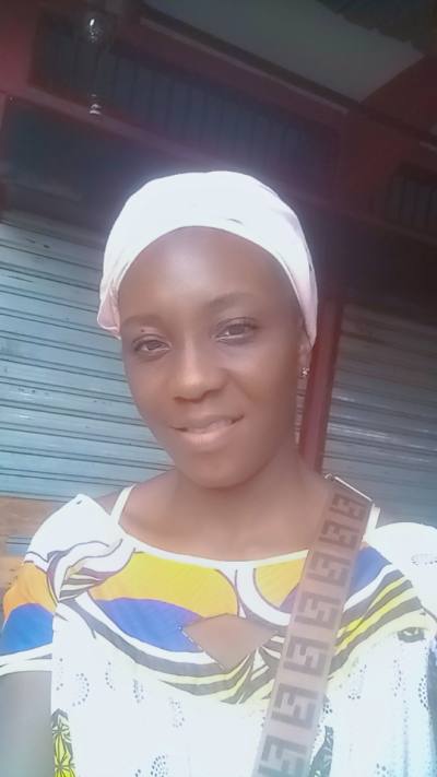 Andrée 34 ans Yaoundé  Cameroun