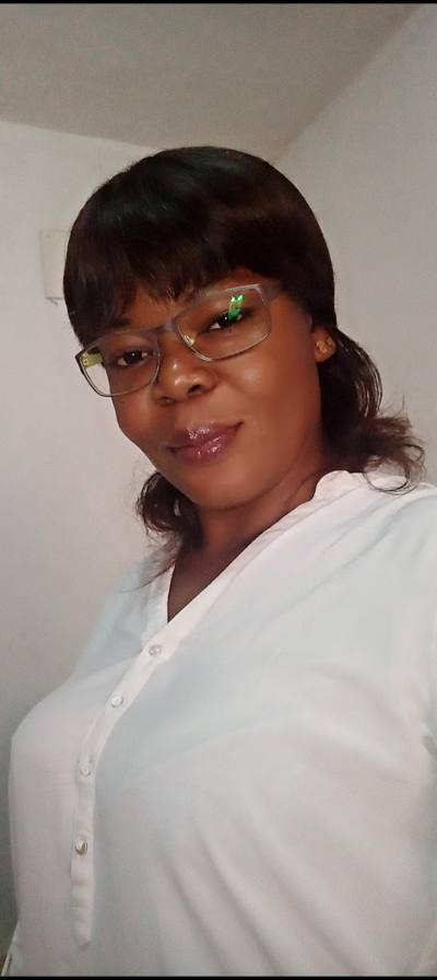 Viviane 37 Jahre Yaoundé 2 Kamerun