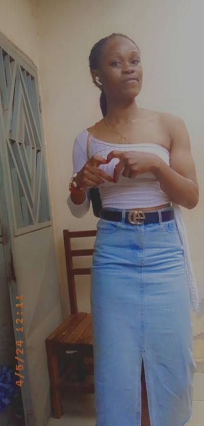 Elsa 18 ans Yaoundé 5 Cameroun