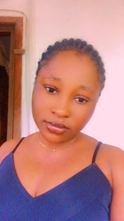 Reine 24 ans Cocody  Côte d'Ivoire