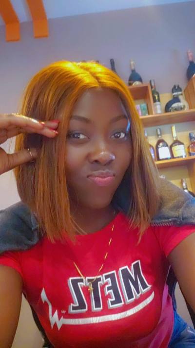 Marie 28 Jahre Douala Cameroun