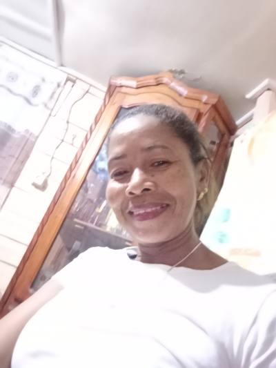 Aurelie 48 ans Toamasina  Madagascar