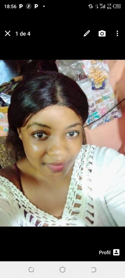 Sophie  26 ans Douala Cameroun