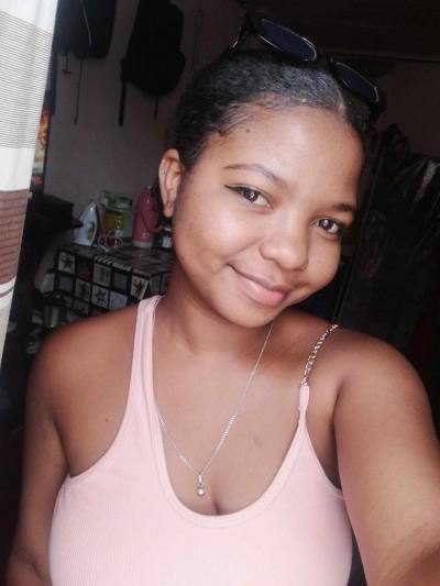 Stessy 18 ans Antananarive  Madagascar