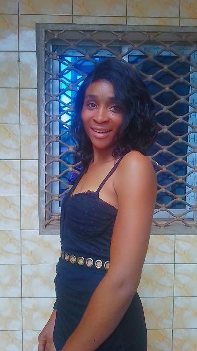 Nina 29 ans Yaoundé Cameroun