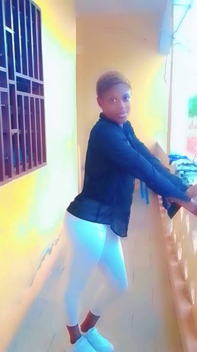 Josiane  28 ans Yaoundé  Cameroun