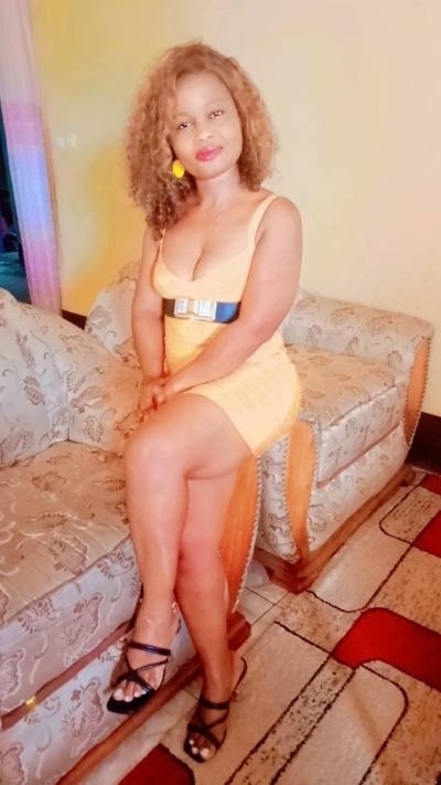 Carine 32 ans Mbanga  Cameroun