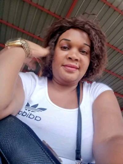 Anastasie 37 ans Yaoundé Cameroun