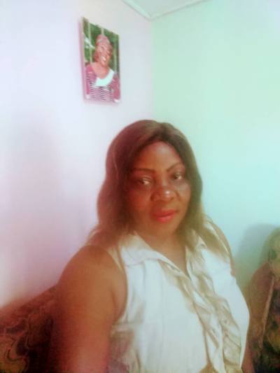 Lucie 53 ans Chrétiene  Cameroun