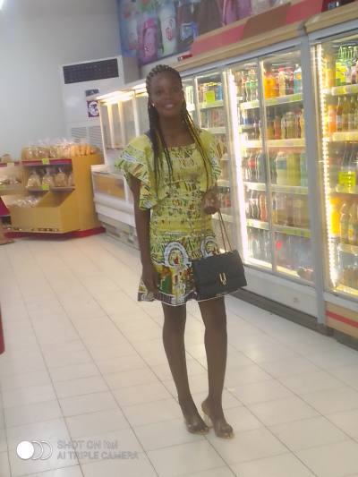 Luna 29 ans Yaoundé Cameroun