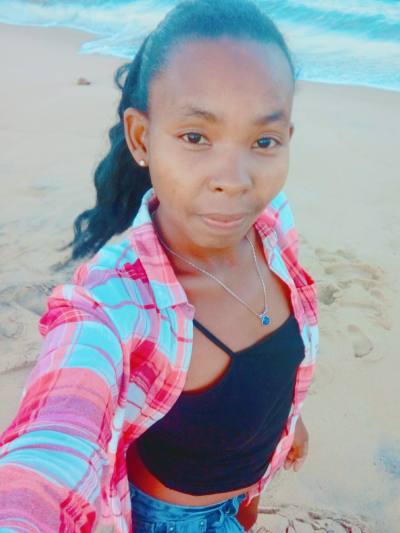 Marie 29 ans Vatomandry Madagascar