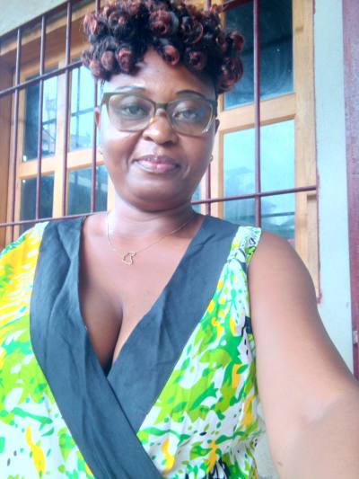 Alicia 42 years Douala  Cameroon