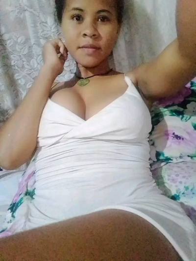 Anabelle 28 Jahre Toamasina  Madagaskar