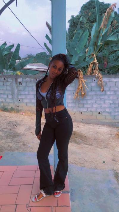 Raissa 25 ans Yaoundé  Cameroun