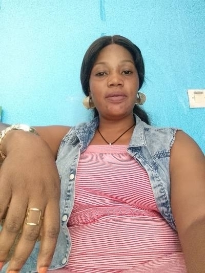 Angela 34 years Abidjan  Ivory Coast