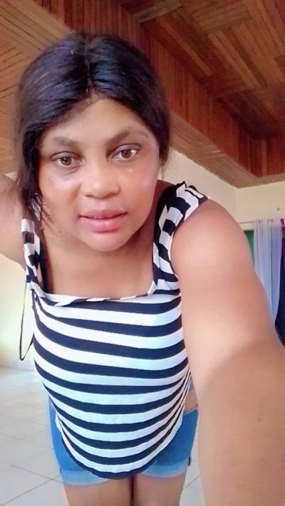 Sarah 39 ans Douala  Cameroun