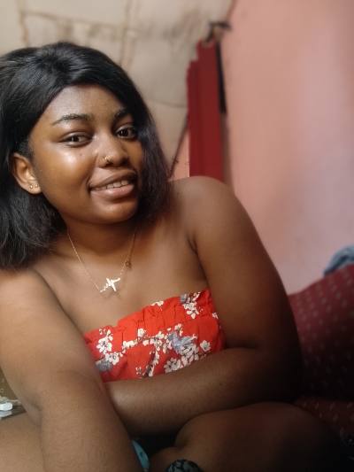 Solveig 20 ans Yaoundé  Cameroun