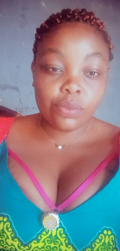 Enzo 28 ans Catholique Cameroun